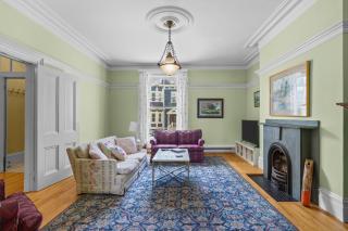 Grand Heritage Home on Gower 4BR - 9