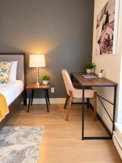 Your Downtown Vancouver Escape, Spacious, Serene & Scenic - 2