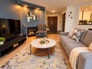 Your Downtown Vancouver Escape, Spacious, Serene & Scenic - 8