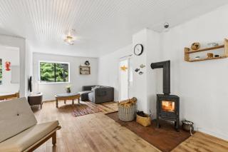 Modernised 70S Cottage In Forest Near Beach - 8