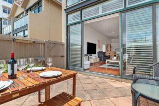 Beachfront Getaway - In the Heart of St Kilda - 6