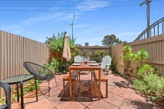 Beachfront Getaway - In the Heart of St Kilda - 5