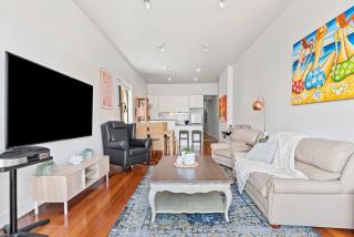 Beachfront Getaway - In the Heart of St Kilda - 3