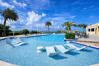 Gold Coast Sunset Retreat with Pool and Gym - Eagle Beach - 9