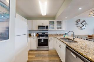 Beachfront Condo Sleeps 6 - Bunks & Gulf View - 3