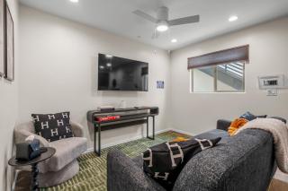 Barrio Flat at Hoff & Co Off 4th Ave - 5