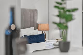 City View 1BR with Pool, Parking & Gym - Walk to CBD - 4