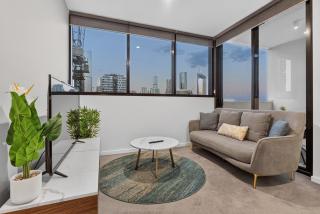 City View 1BR with Pool, Parking & Gym - Walk to CBD - 0