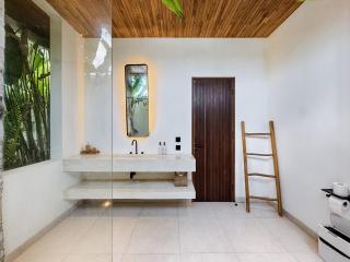 Casa Petak 3 - Serene 2BR Modern Sanctuary with Lush Pool in Pererenan - 4