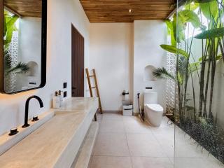 Casa Petak 3 - Serene 2BR Modern Sanctuary with Lush Pool in Pererenan - 5