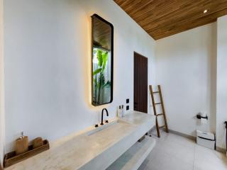 Casa Petak 3 - Serene 2BR Modern Sanctuary with Lush Pool in Pererenan - 3