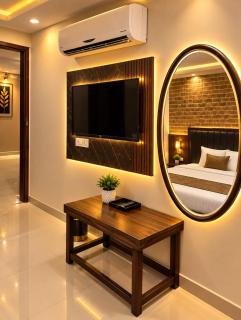 Hotel SHIVAJ Plaza Delhi airport - 7