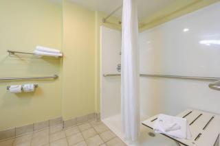 Econo Lodge Inn & Suites Triadelphia - Wheeling - 2