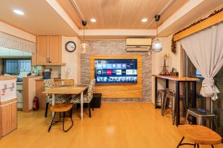Home Story in Tokyo 西新井一棟貸しBBR15広々リビングルーム&東京屋語 - 9