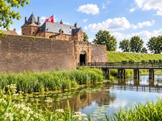 AquaHome Houseboat Woudrichem - 1