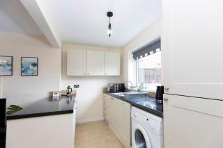 St Lukes House -Near Nissan & Stadium - Contractor & Family- Friendly, Free Wifi & Free Parking - 1