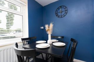 St Lukes House -Near Nissan & Stadium - Contractor & Family- Friendly, Free Wifi & Free Parking - 7