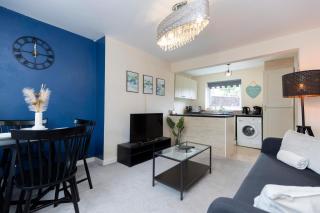 St Lukes House -Near Nissan & Stadium - Contractor & Family- Friendly, Free Wifi & Free Parking - 9