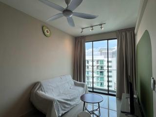 Mapel Residence - Cozy Retreat for Family Stay - 0