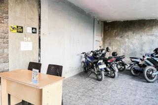RedDoorz at Almuhajir Homestay Kendari - 6
