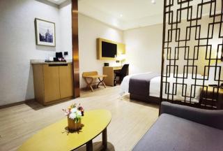 Home Inn Plus Shanghai Middle Ring Jinshajiang Road Fengzhuang Metro Station - 1
