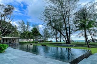 Natural beachfront retreat, pool at your doorstep - 9