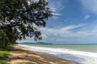 Natural beachfront retreat, pool at your doorstep - 7