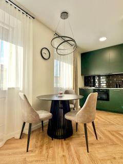 16th Avenue Luxury Apartment - 1