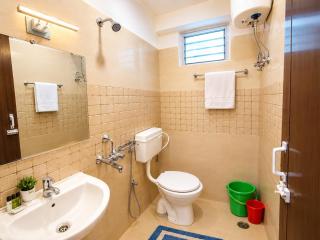 Hotel Royal PV Enclave Near Jagannath Temple # Sea Beach - Wifi and Parking-Lift - Air conditioning Premium Rooms - 7