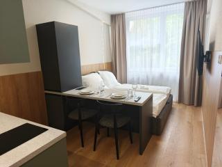 Axiom Suites - Nova 4 - 6