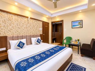 Hotel Royal PV Enclave Near Jagannath Temple # Sea Beach - Wifi and Parking-Lift - Air conditioning Premium Rooms - 5