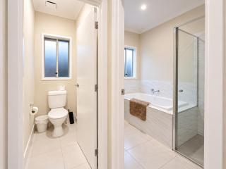 Easy Days & Soft Mornings between BNE City & GC - Holiday Home - 9