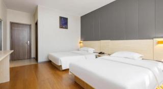 7Days Inn Tianjin Dongli Development Zone Light Railway Station - 1
