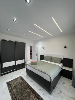 Endless Summer - 2BR Apartment - 2nd Floor - 8