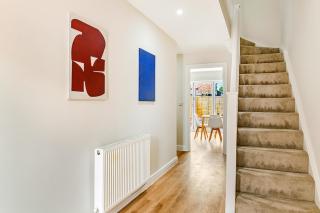 Brand New 4BR House Free Parking - 8