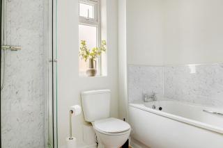 Brand New 4BR House Free Parking - 3