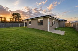 Brand New 4 Bedroom Belleview House near Ipswich - 5