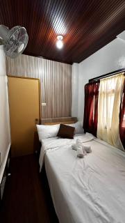 Whole House with free Parking and 2 bedrooms - 9