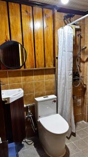 Whole House with free Parking and 2 bedrooms - 8
