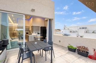 Hamrun Penthouse with Terrace and Lift - 8