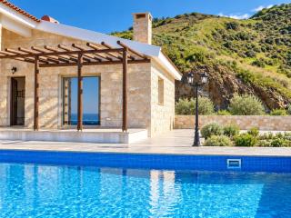 Happy Trails Pomos Panoramic Villa - 0