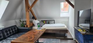 Exclusives Loft mit Klimaanlage, Parkplatz, Netflix, Disney, Wallbox, Dominos Pizza, Bahnhof Falkensee 8min - Berlin Hbf 23min - Falkensee - 8