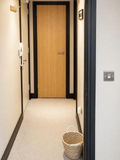 2BR Cosy Wallasey Stay Near Liverpool WiFi Parking - 1