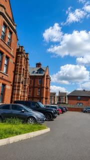 2BR Cosy Wallasey Stay Near Liverpool WiFi Parking - 4