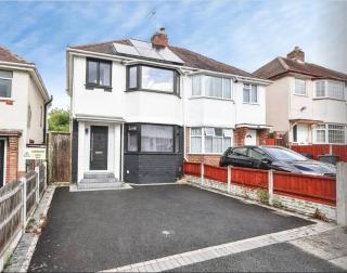 2BR Home with Garden in Selly Oak, Birmingham - 0