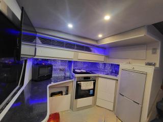 Boat Sleeps 4 with stunning Sea View - 8