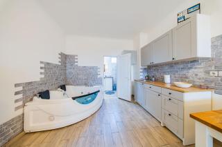 Flexible SelfCheckIns Zagreb 196 - Studio Apartment - Jacuzzi - Keybox entry - 4