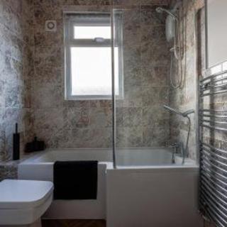 Darlington - House - Sleeps 6 - Central Location - 7