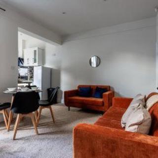 Darlington - House - Sleeps 6 - Central Location - 6