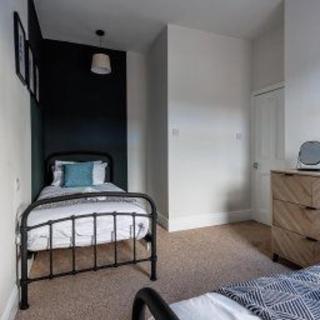 Darlington - House - Sleeps 6 - Central Location - 0